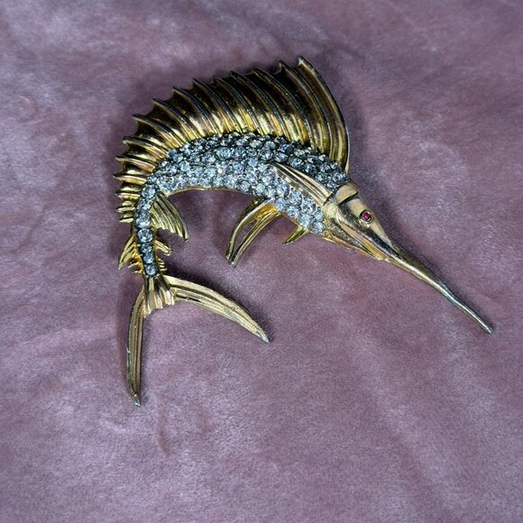 Vintage 1940s Enameled Swordfish Rhinestone Brooch – Gold Tone - Picture 3 of 8